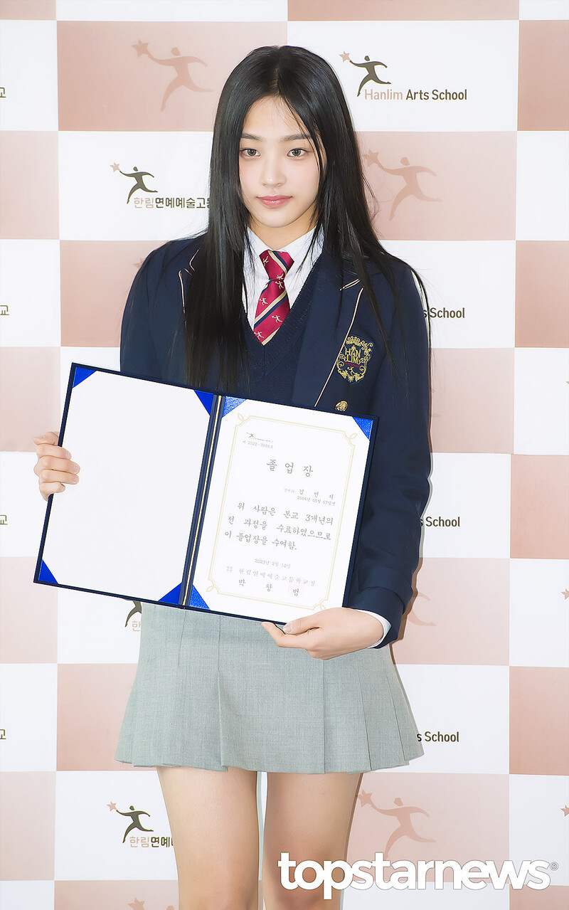 230210 NewJeans Minji - Graduation documents 4