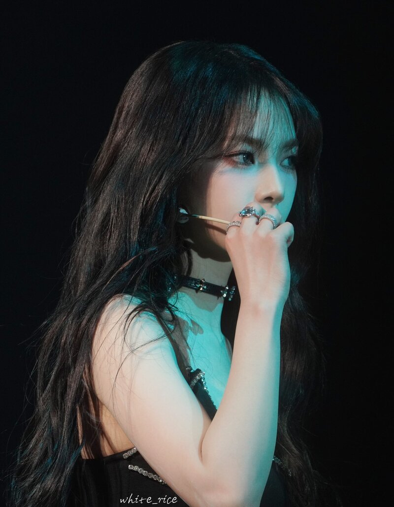 230226 aespa Karina - 1st Concert 'SYNK : HYPER LINE' in Seoul Day 2 documents 1