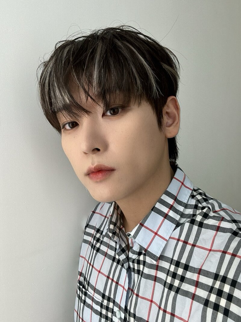 240429 - Inseong Instagram Update documents 1