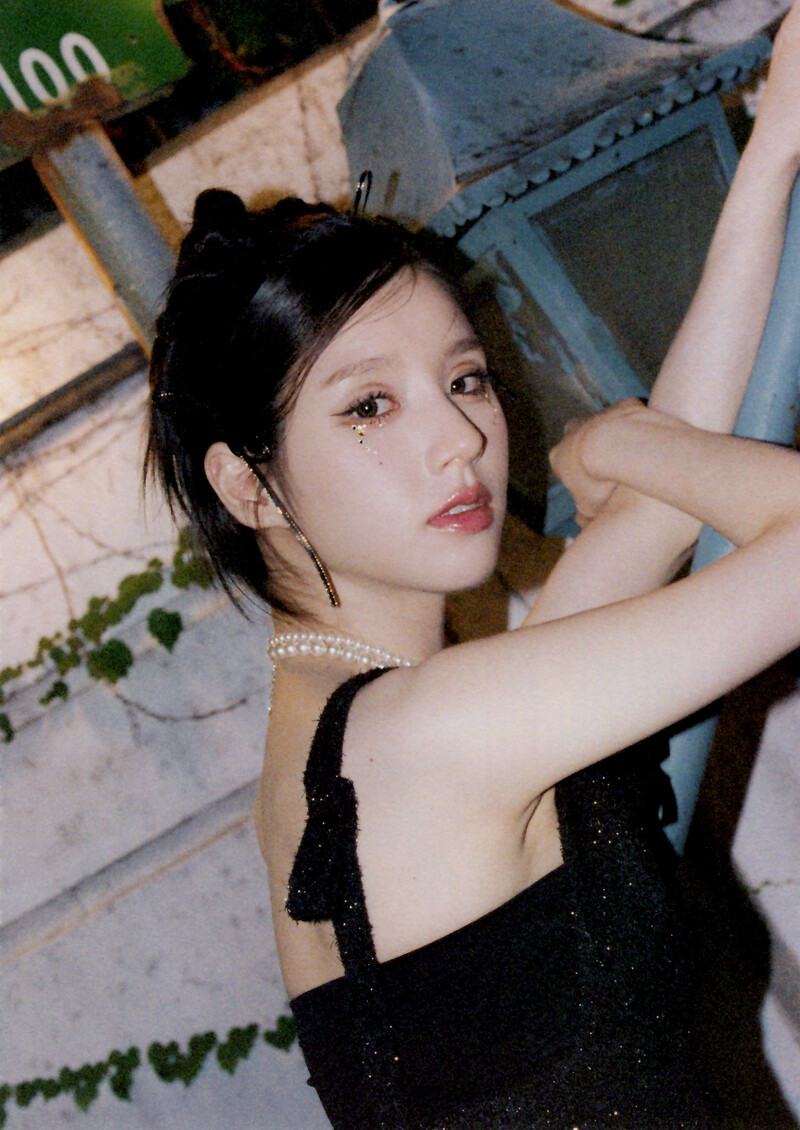 HEEJIN -  1st Mini Album "K" [SCANS] documents 12