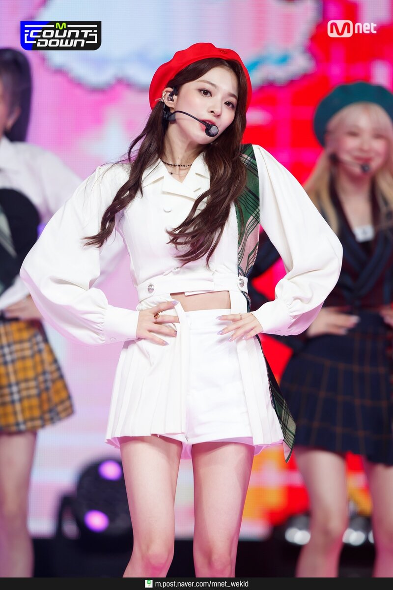 210909 fromis_9 - 'Talk & Talk' at M Countdown documents 21