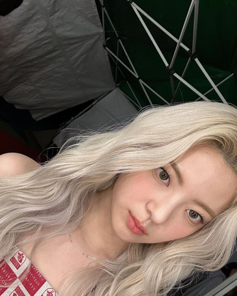 230525 - ITZY Lia Instagram Update documents 8