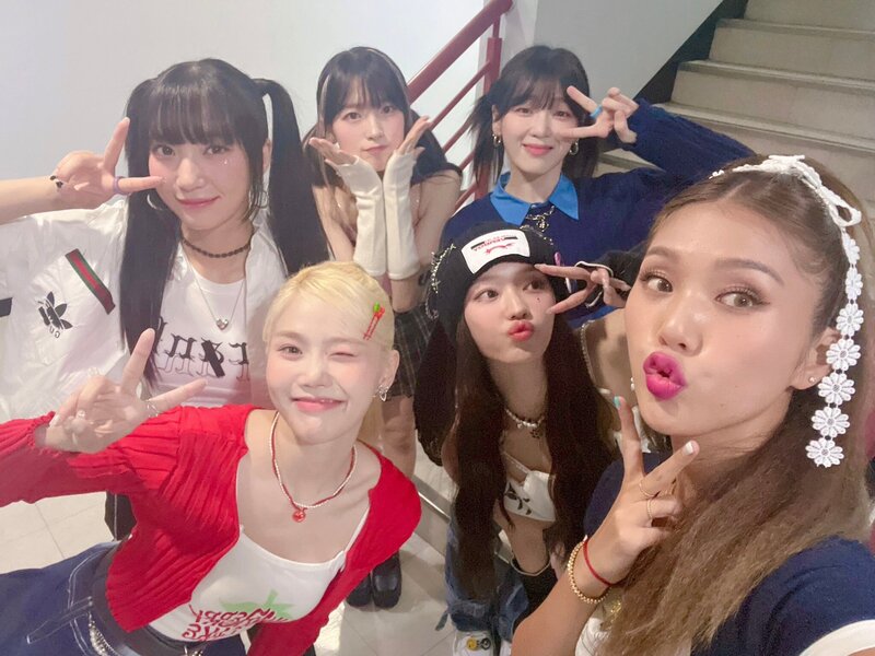 230730 OH MY GIRL Twitter Update documents 2