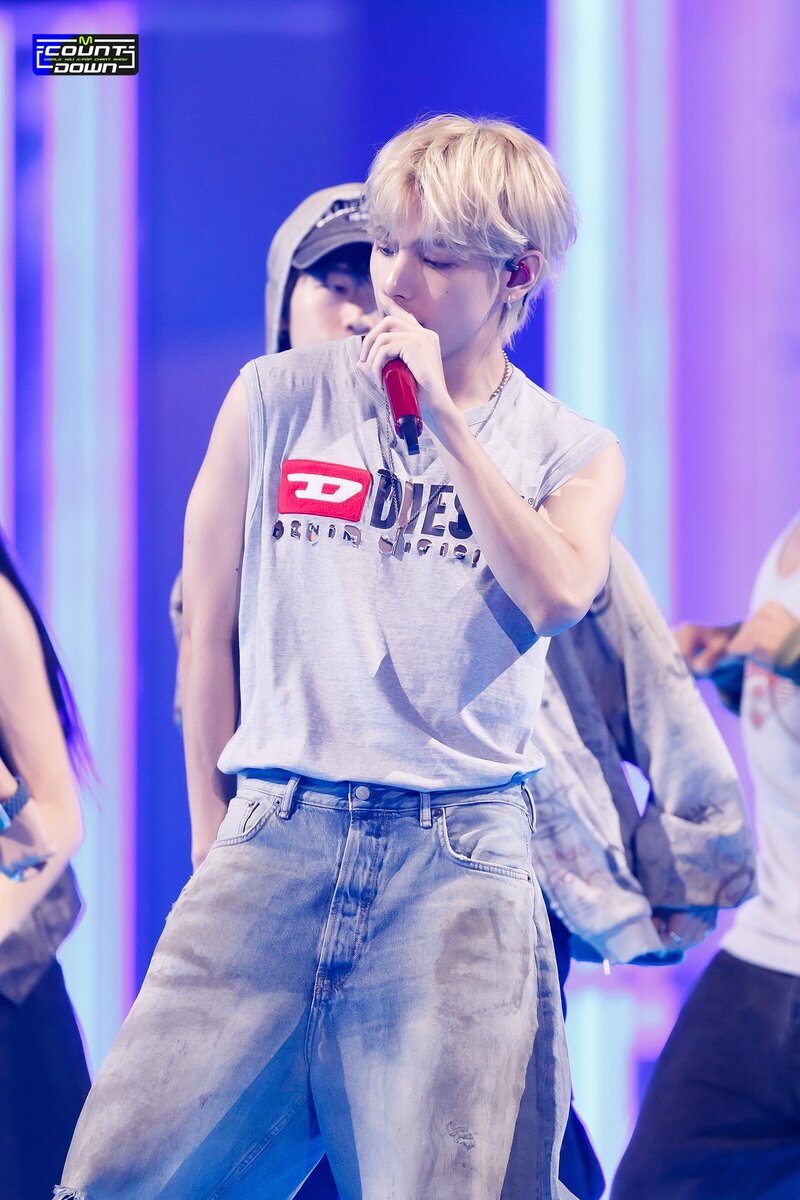 230914 BTS V -  'Slow Dancing' at M Countdown documents 21