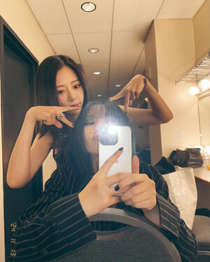 241114 - JiU Instagram Update with SIYEON