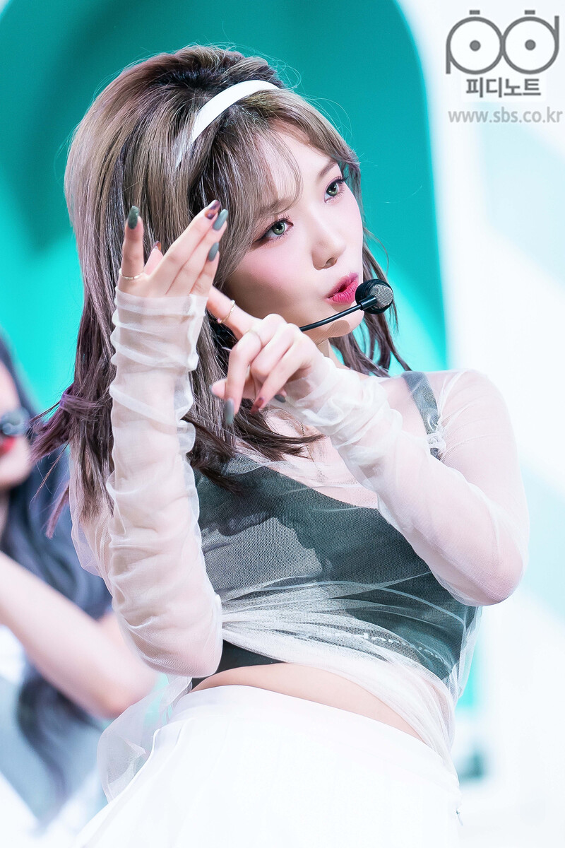 210905 fromis_9 - 'Talk & Talk' at Inkigayo documents 5