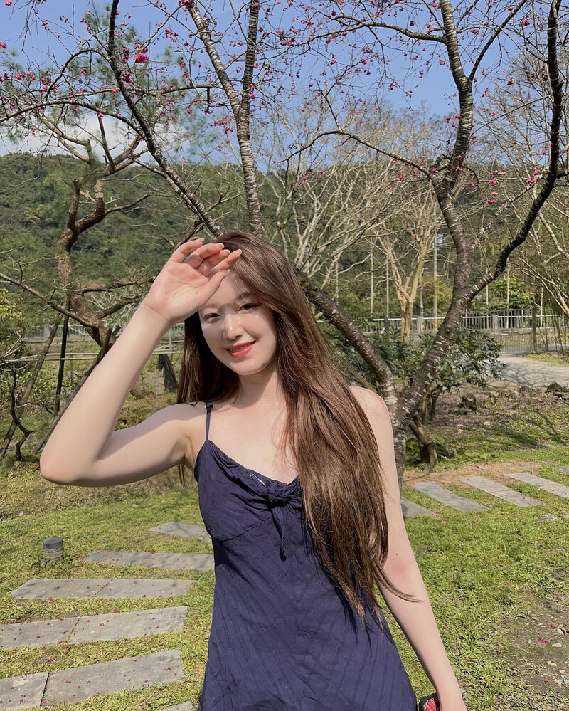 230327 (G)I-DLE Shuhua Instagram Update documents 10