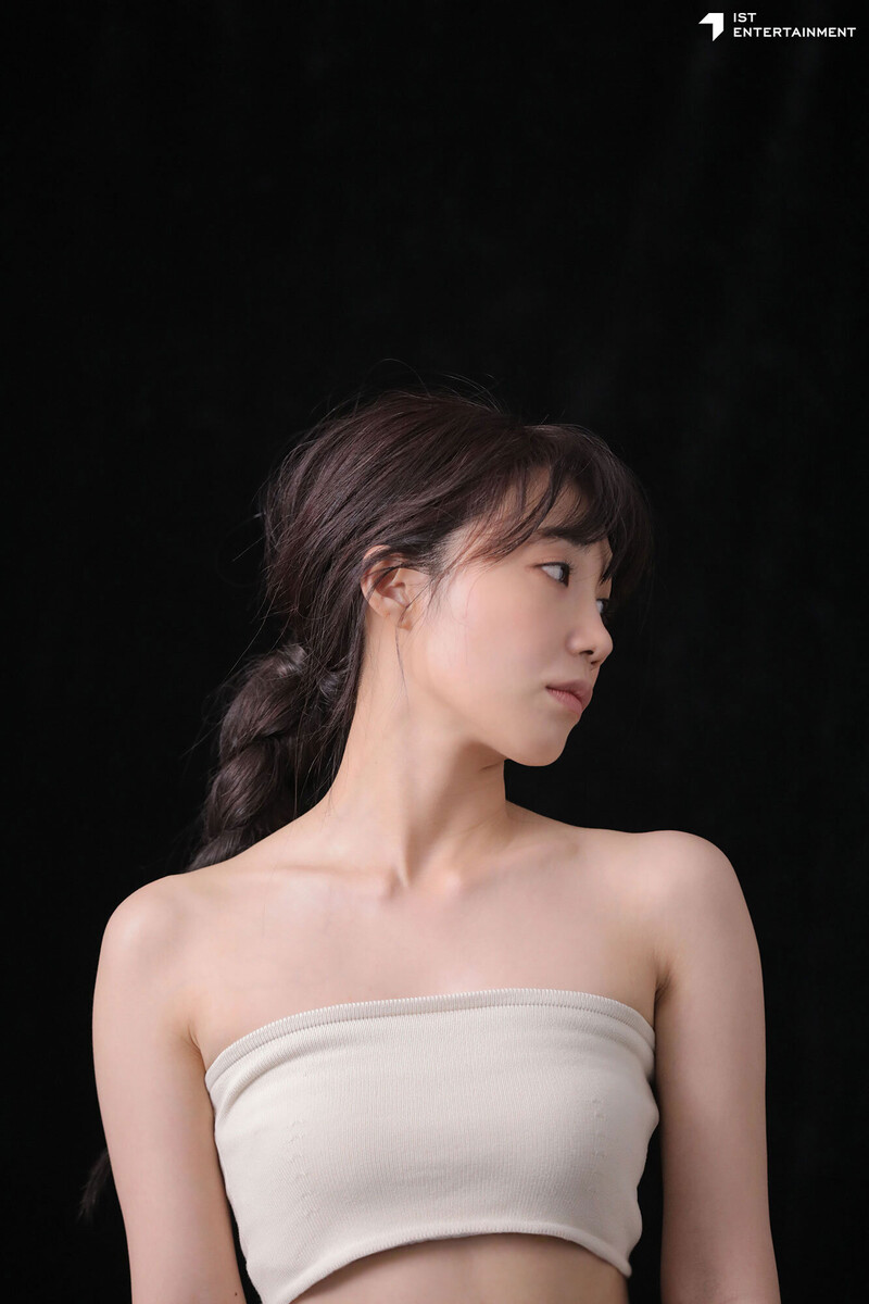 220608 IST Naver post - EUNJI for June issue of 'Harper's BAZAAR' shoot Behind documents 12