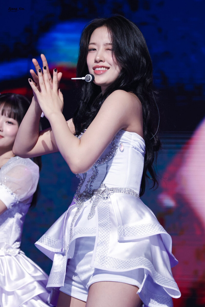 241231 Ive Yujin at MBC Gayo Daejejeon 2024 documents 4