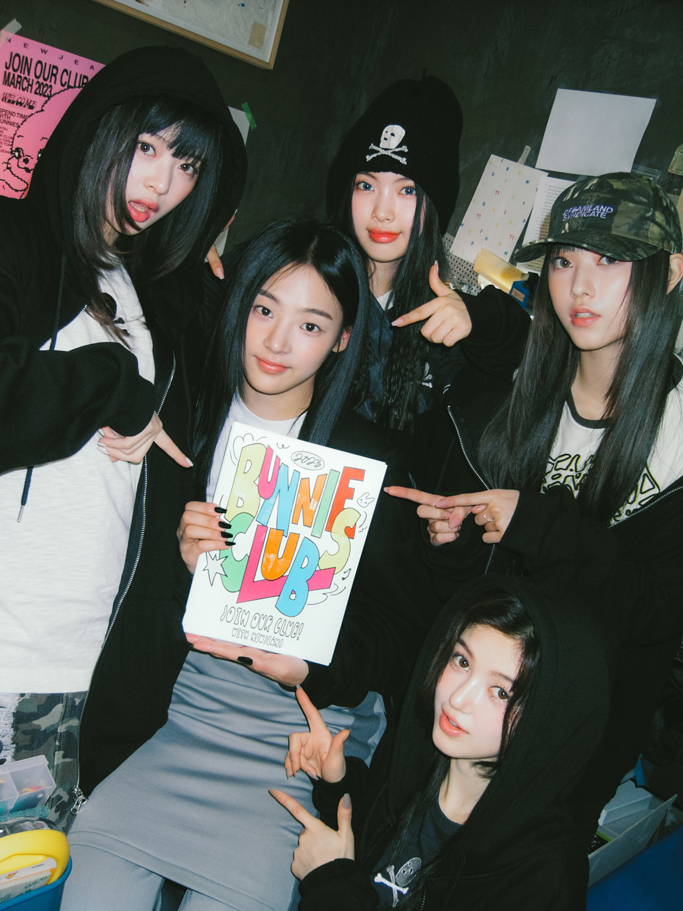 newjeans BUNNIES CLUB フーディー パーカー M - K-POP/アジア