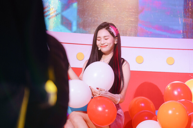 220220 VIVIZ Umji - 'BOP BOP!' at Inkigayo documents 4