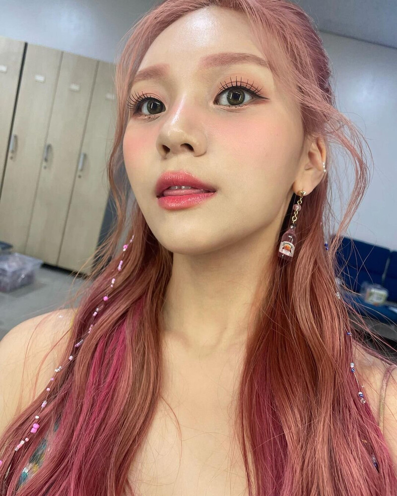 220711 VIVIZ Umji Instagram update documents 2