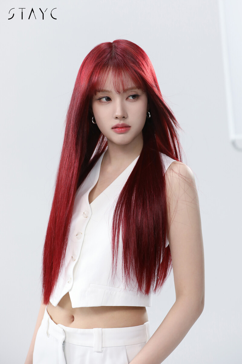 240819 STAYC Weverse Update - STAYC Yoon ĽORÉAL PARiS Behind Photos documents 1