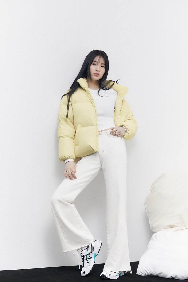 Bae Suzy for GUESS 2022 FW Collection documents 11