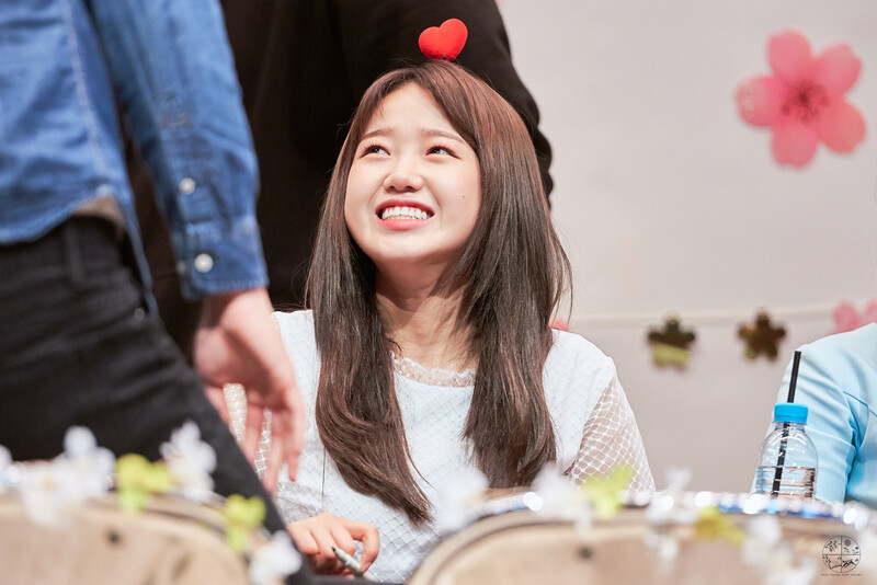 180415 Weki Meki Yoojung at Bundang 'Lucky' Fansign documents 1