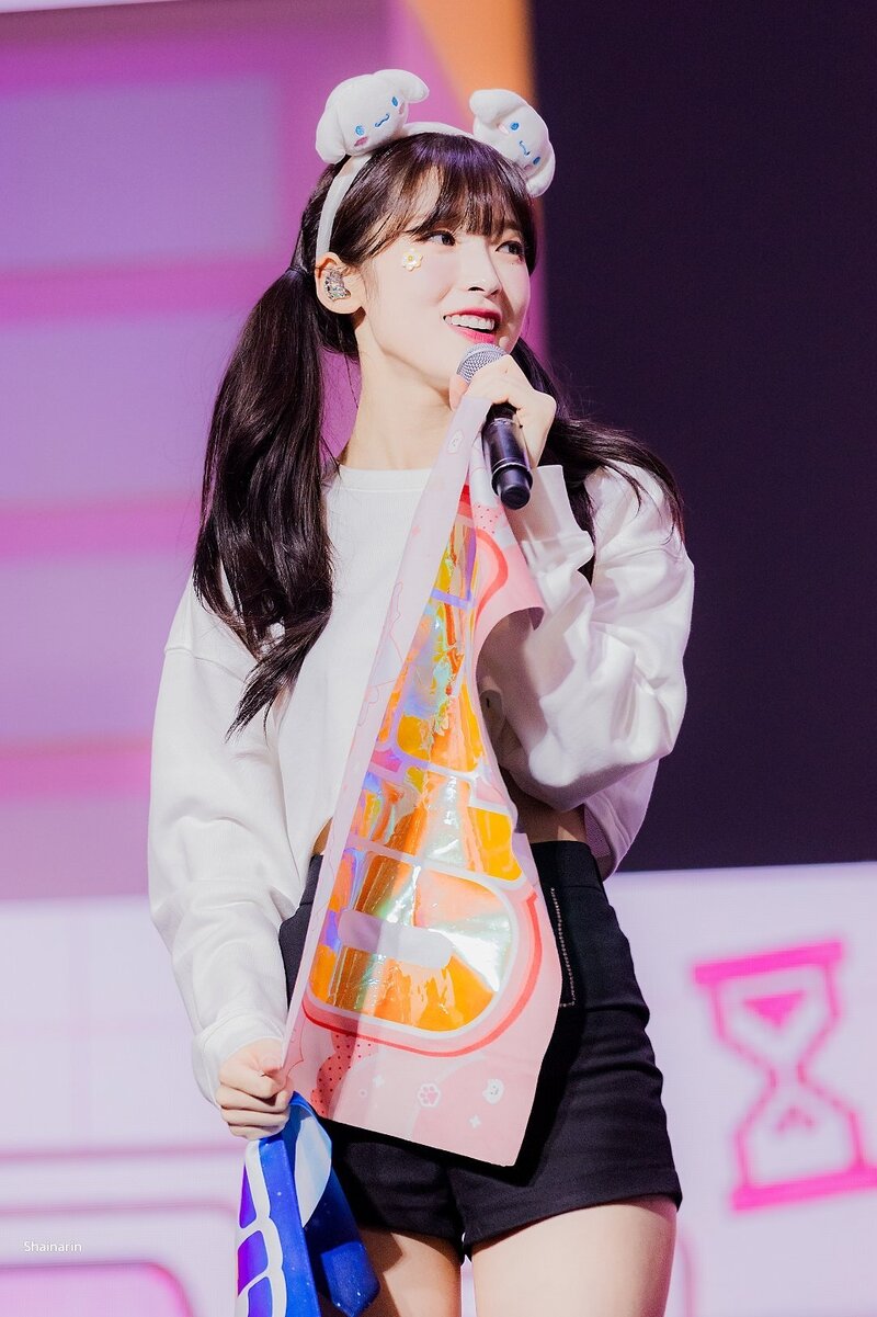 220430 Oh My Girl's Arin at 7th Anniversary Fanmeeting documents 2