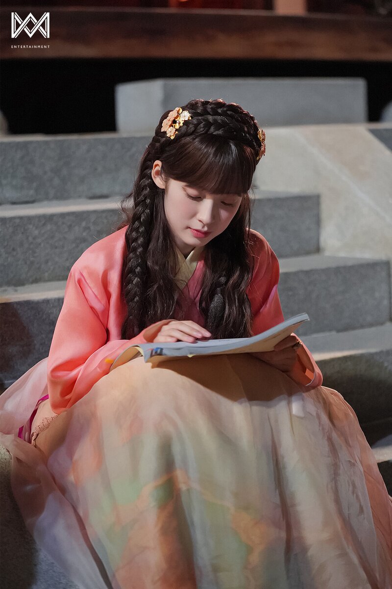 220907 WM Naver Post - OH MY GIRL Arin - 'Alchemy of Souls' Behind documents 17