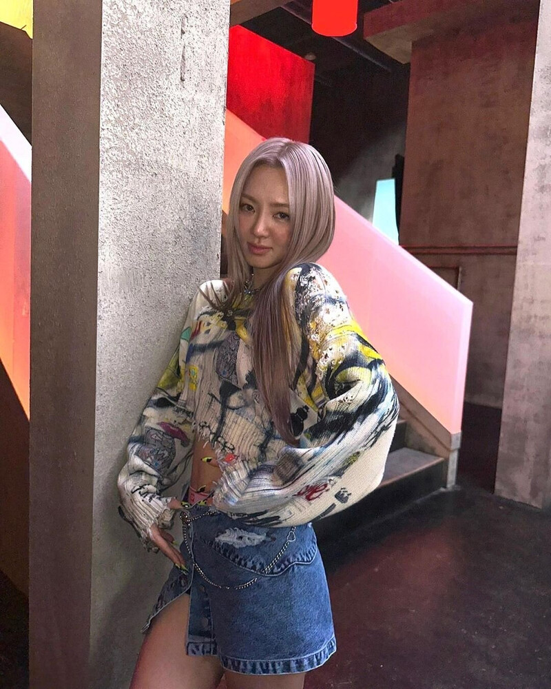 230118 SNSD Hyoyeon Instagram Update documents 5