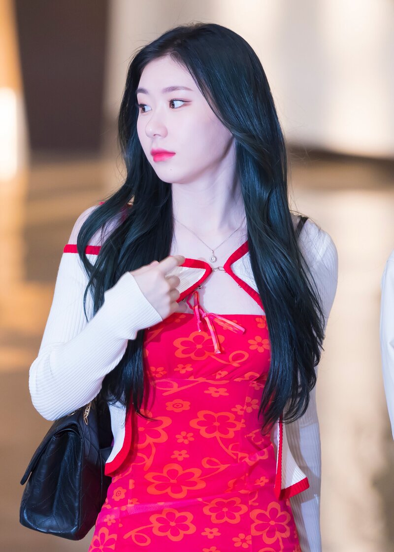 230513 ITZY Chaeryeong - Gimpo International Airport | kpopping