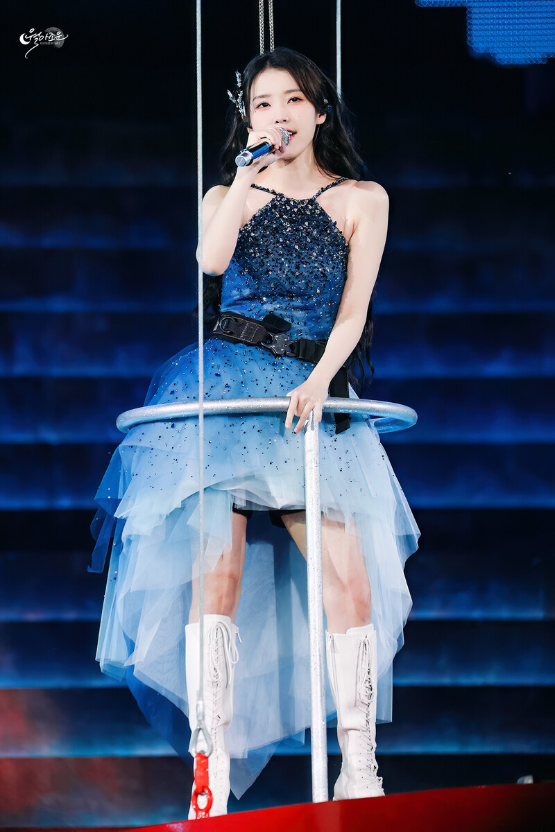 240921 IU - HEREH World Tour Concert Encore: The Winning in Seoul Day 1 documents 10