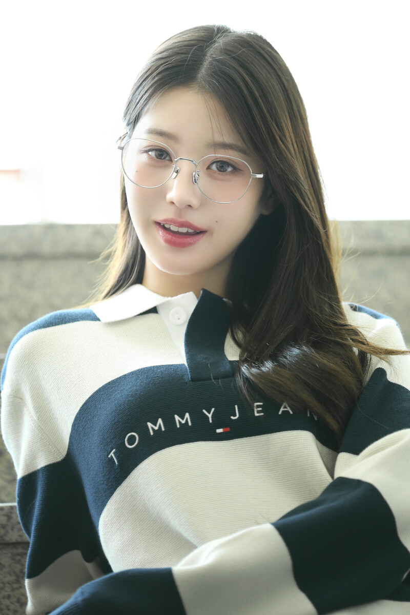 241009 Starship Entertainment Naver Post with IVE Wonyoung - Tommy Jeans Photoshoot Behind documents 2