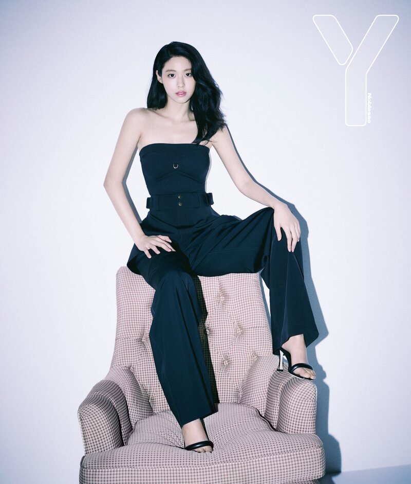 Seolhyun for Y Magazine Issue No.8 documents 1