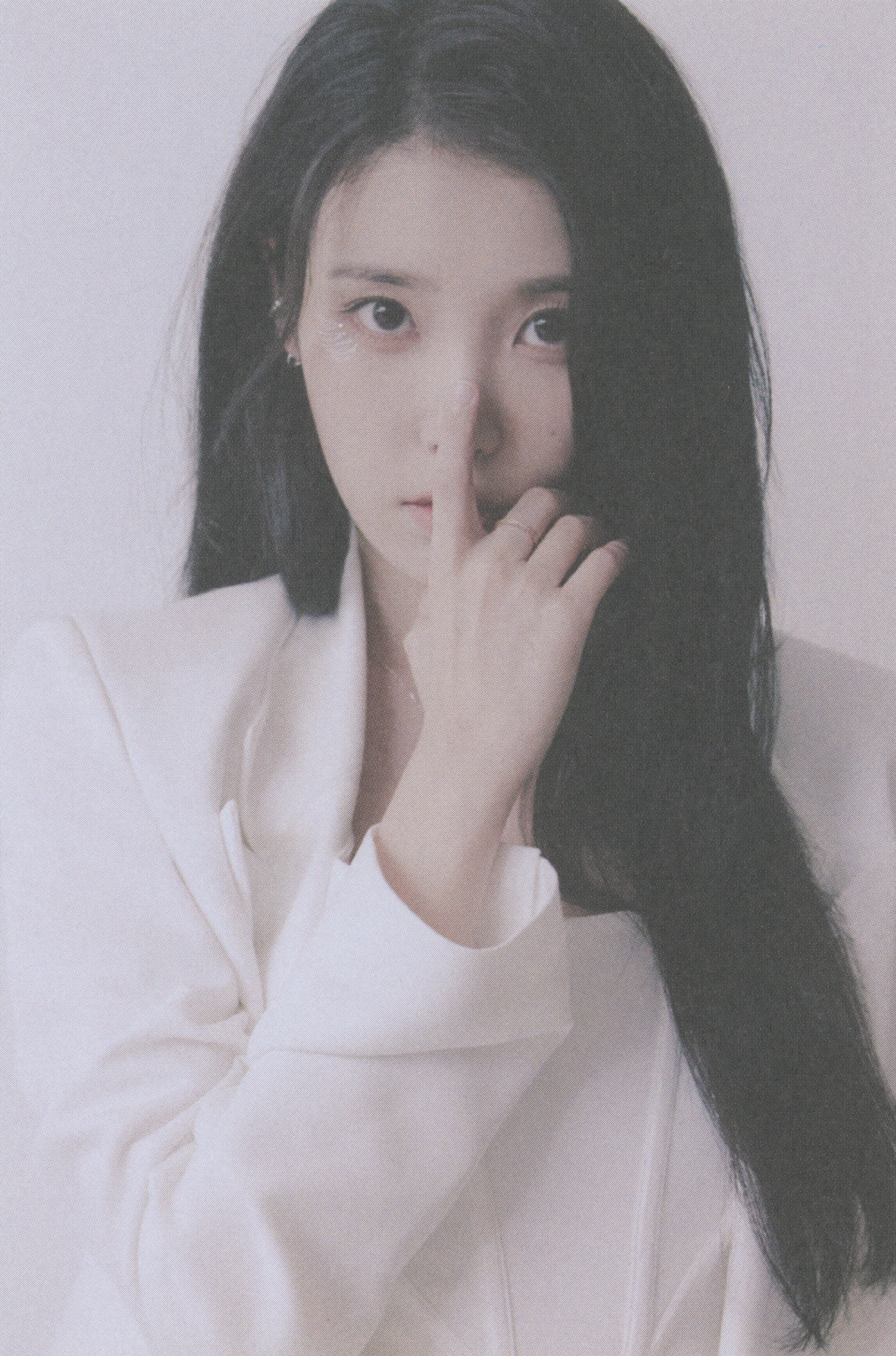 IU 2023 Season's Greetings (Scans) | kpopping