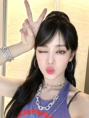 240323 - (G)I-DLE Twitter Update with MINNIE - CHUANG ASIA THAILAND