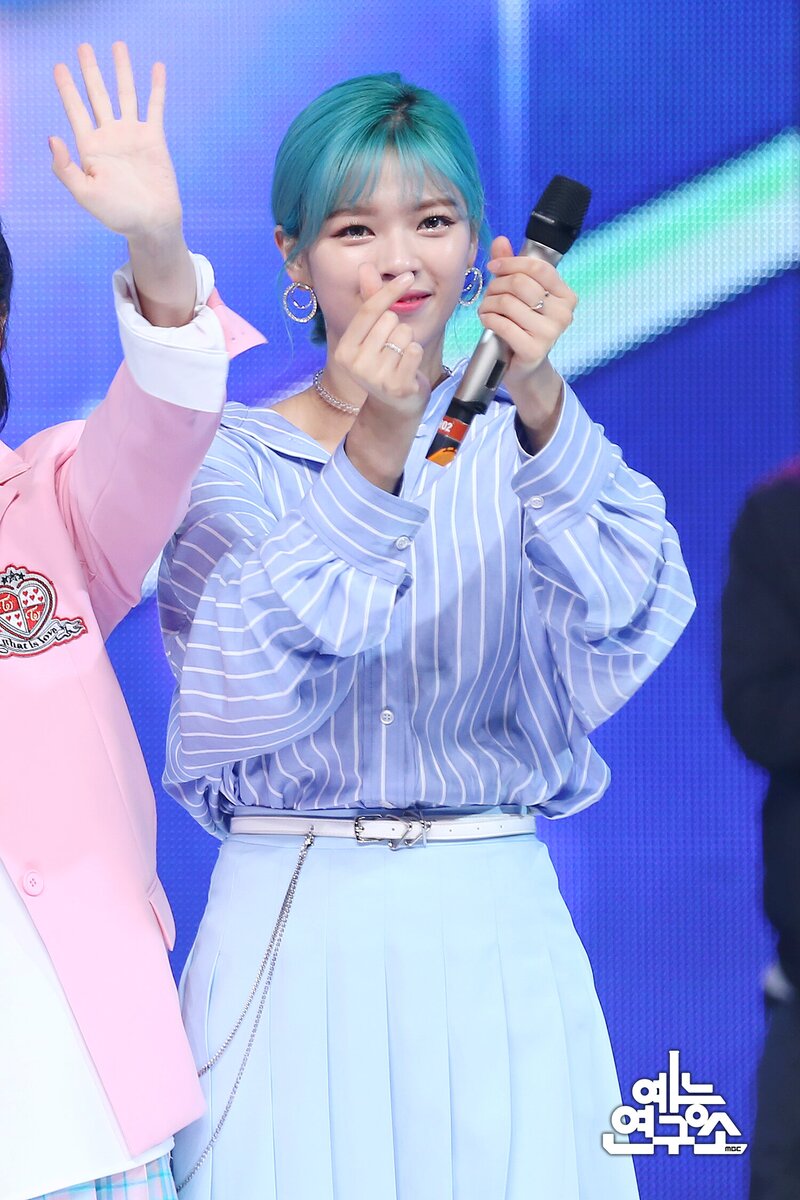 180428 TWICE Jeongyeon - 'What is Love?' at Music Core documents 2