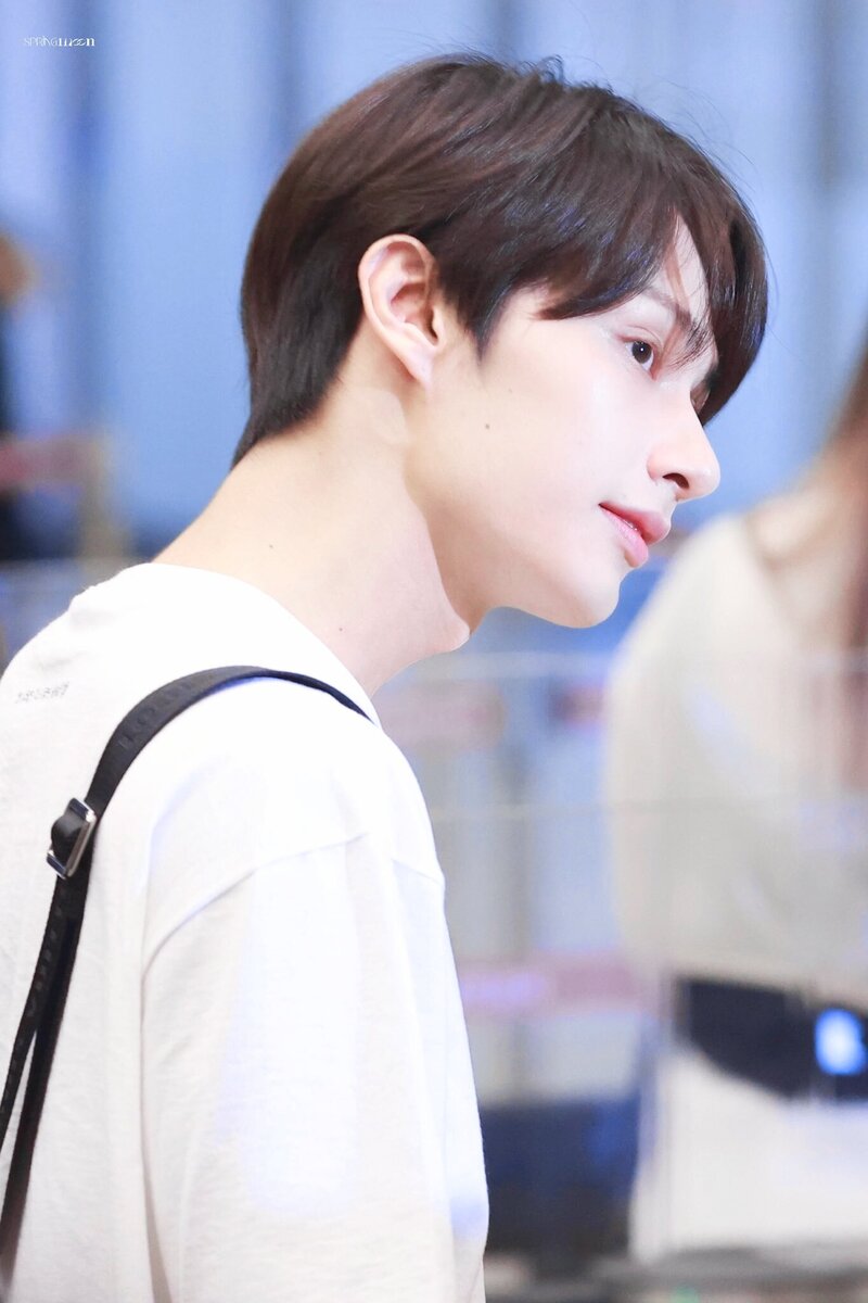 230817 JUN at the Gimpo International Airport documents 5