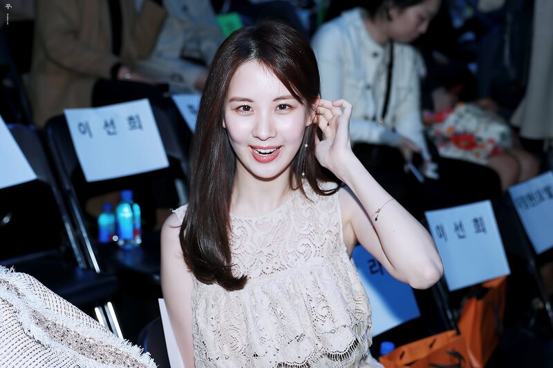 180322 Girls' Generation Seohyun at Seoul Fashion Week 'Miss Gee Collection' documents 8