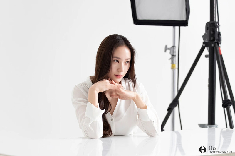 210314 H& Entertainment Naver Post - Krystal documents 12