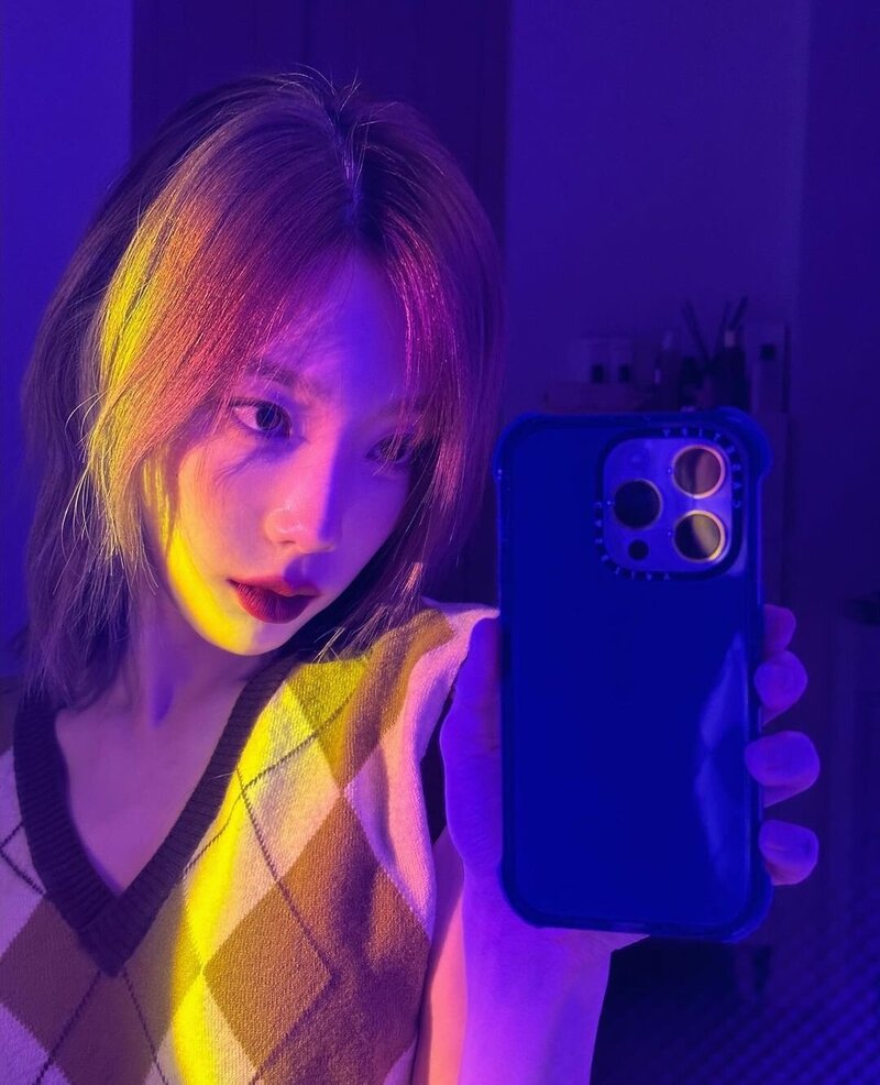 221114 SNSD Taeyeon Instagram Update documents 2