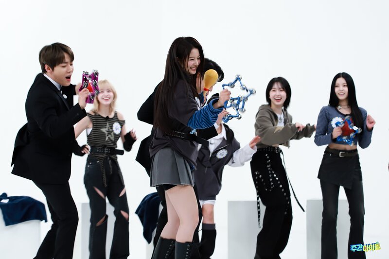 240130 MBC Naver Post - NMIXX at Weekly Idol documents 8