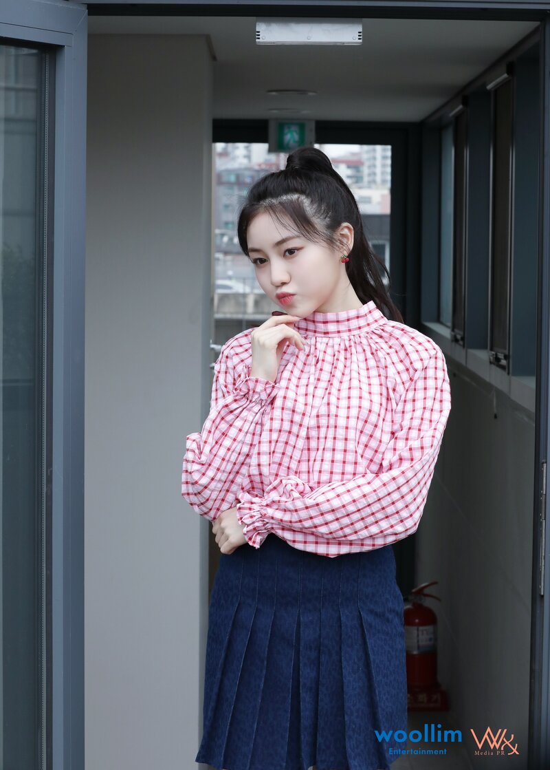 210531 WN Naver Post - Rocket Punch Interview Photos Behind documents 3