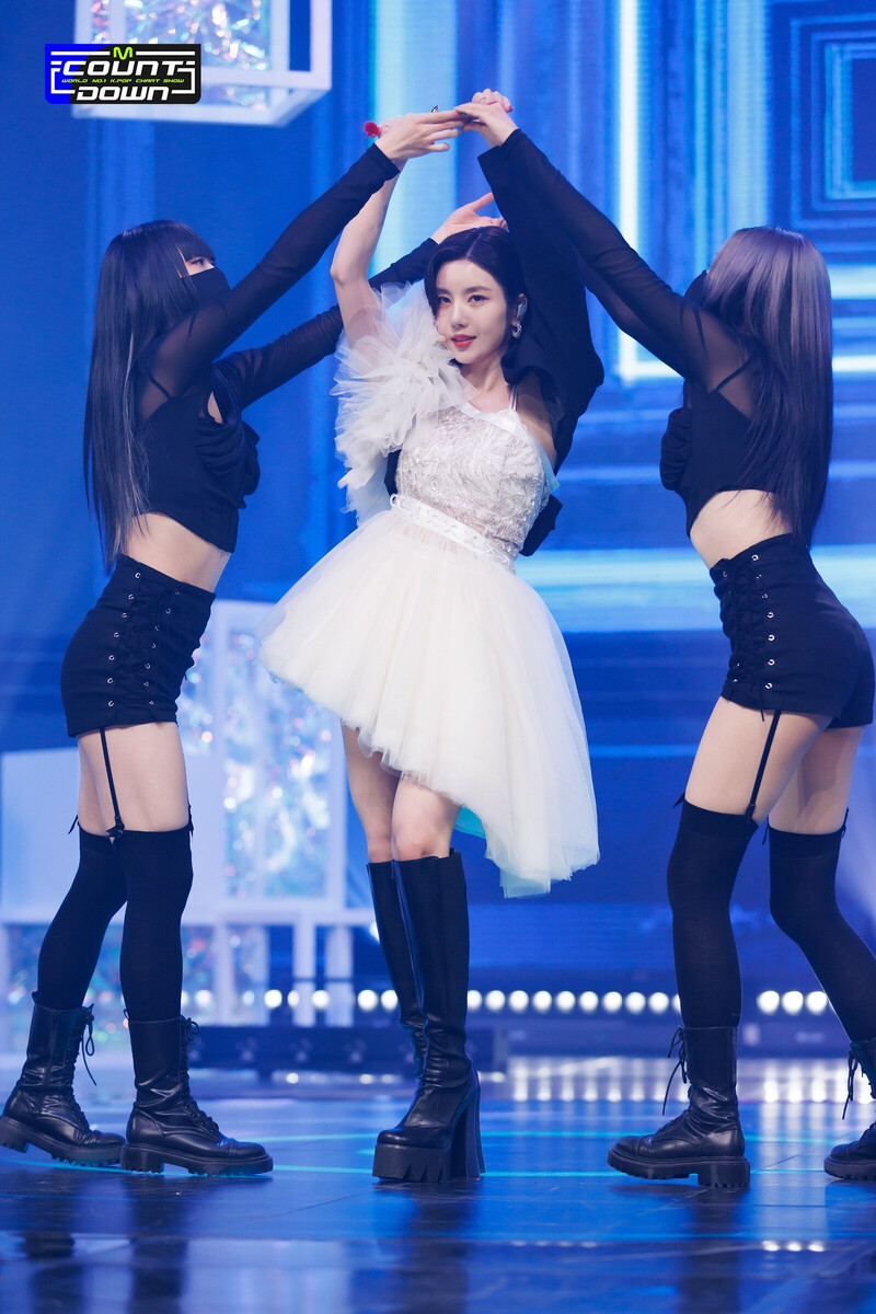 220407 Kwon Eunbi 'GLITCH' at M Countdown documents 11