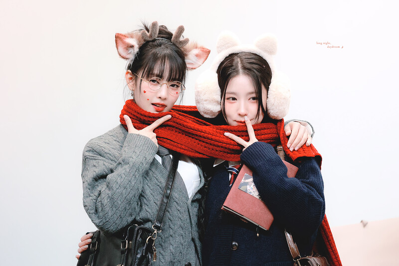 241222 (G)I-DLE Minnie & Miyeon -  at Everline Fansign event documents 8