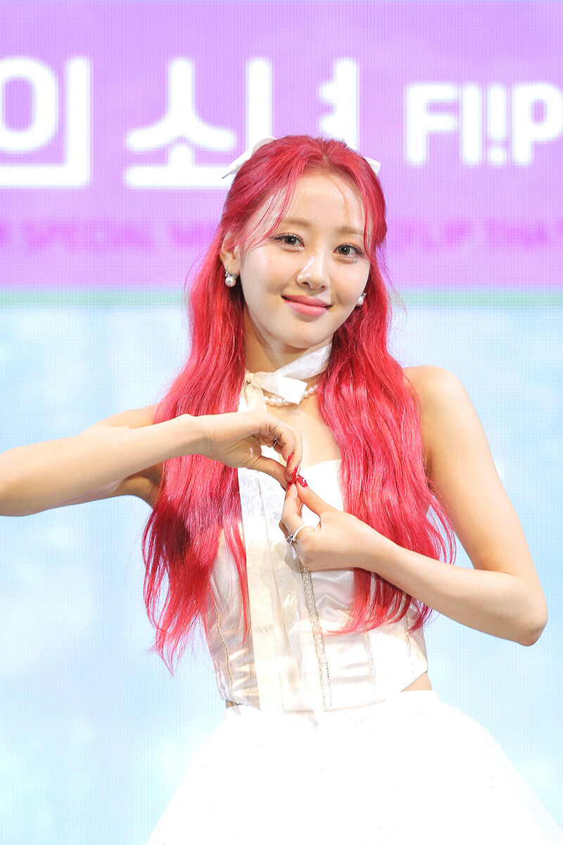 220620 LOONA Yves - Summer Special Mini Album 'Flip That' Press Showcase documents 1