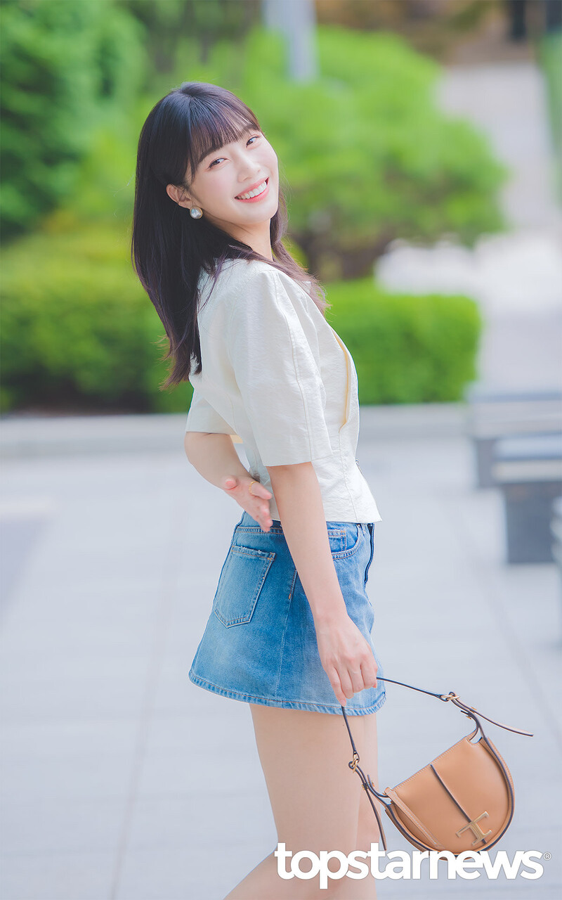 220622 Red Velvet Joy - 'Animal Farm' Commute documents 1