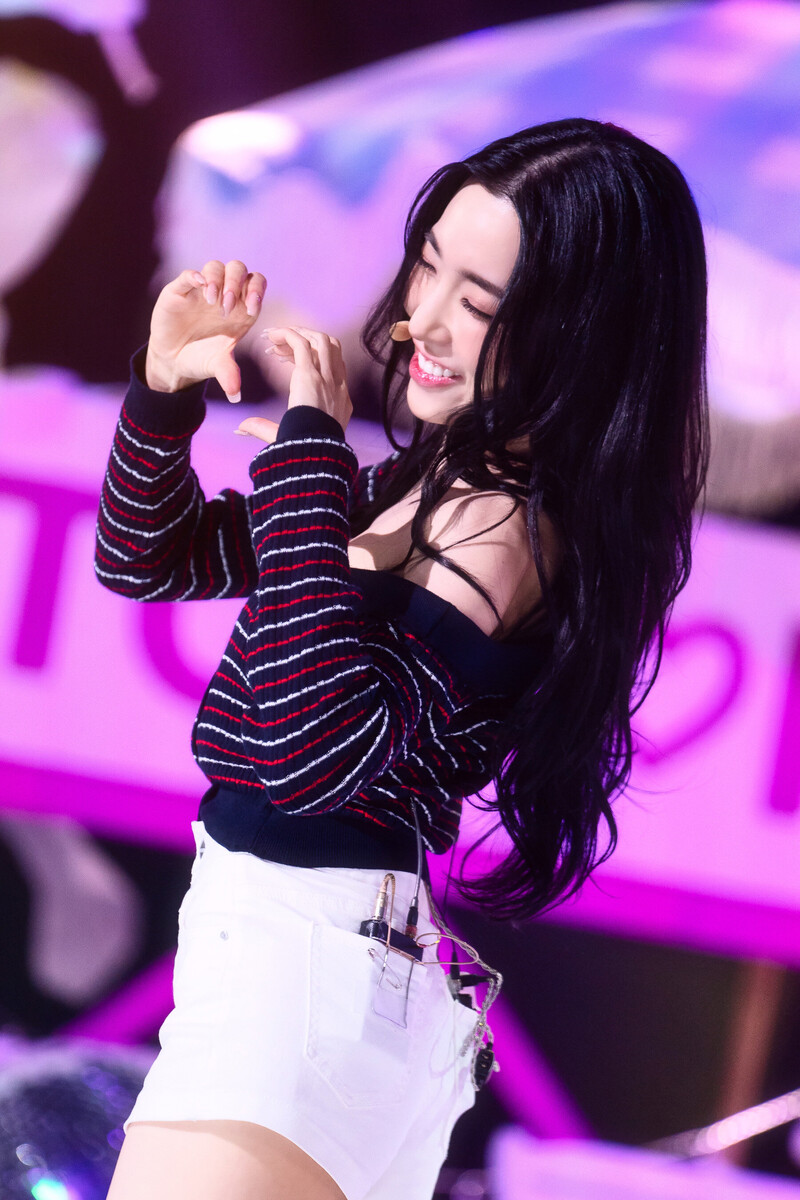 Girls' Generation Tiffany - 'FOREVER 1' at Inkigayo documents 15