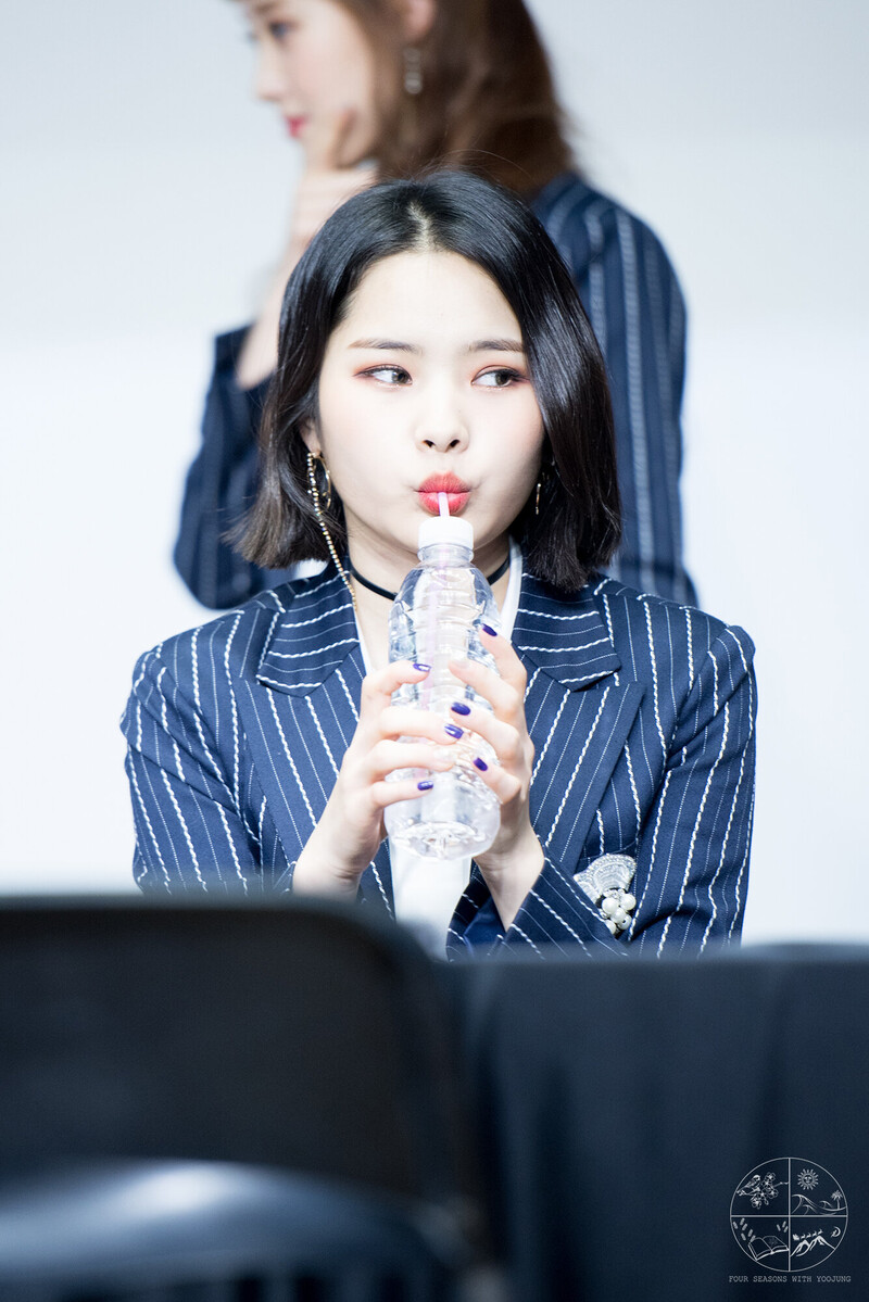 180310 Weki Meki Rina at Seocho 'Lucky' Fansign documents 1