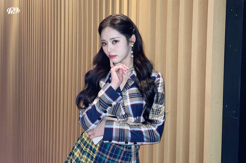 211003 fromis_9 Naver Post - 'Talk & Talk' Music Shows Behind documents 17