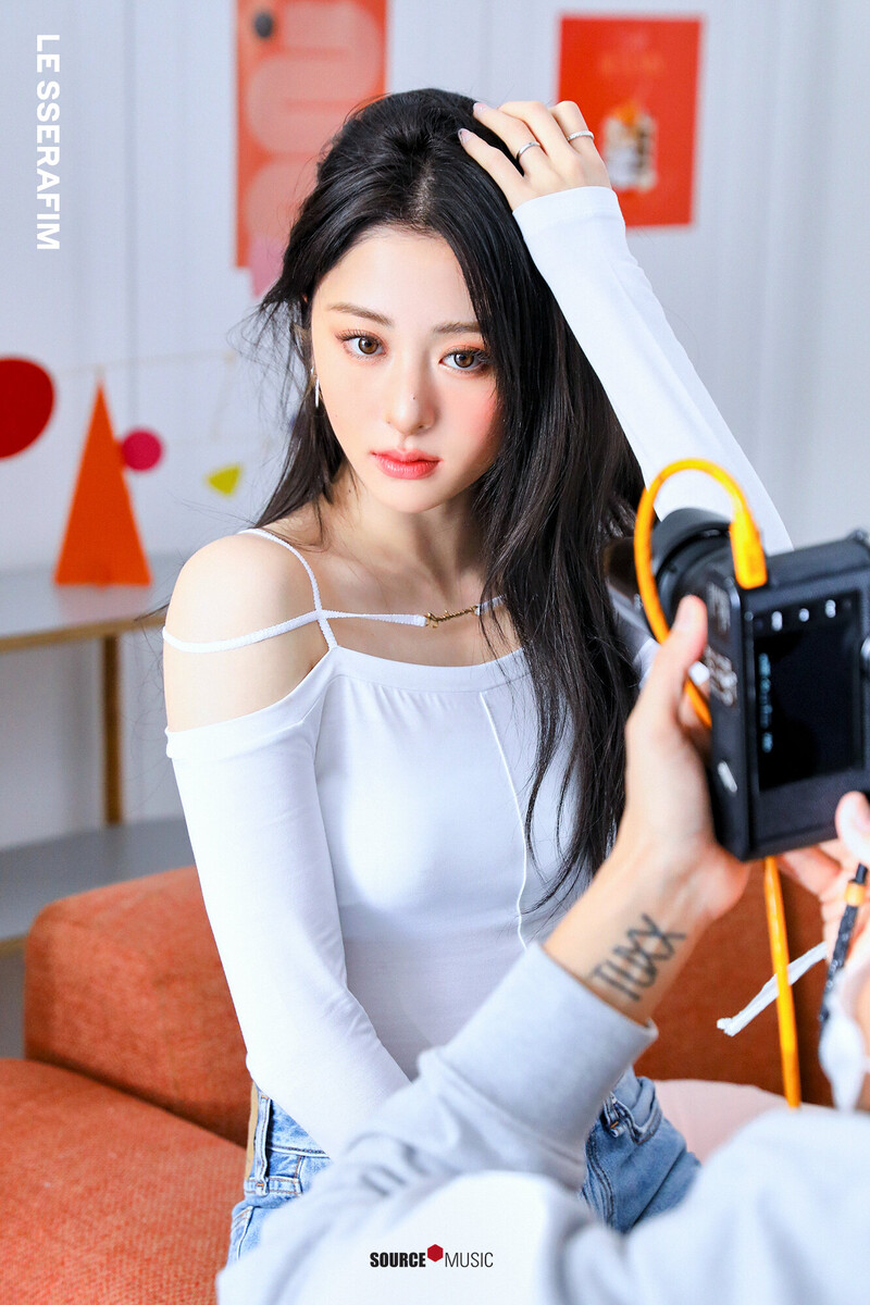 230325 LE SSERAFIM Weverse Update - HUH YUNJIN ‘WAKEMAKE’ Ads Photo Sketch documents 4