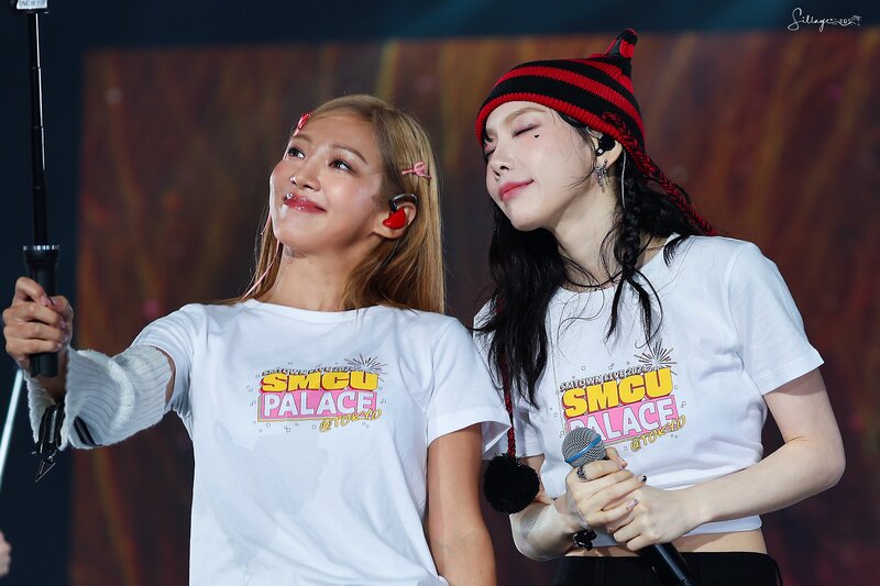240221 Girls' Generation Taeyeon & Hyoyeon at SMTOWN Live in Japan documents 2