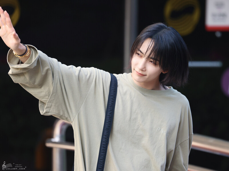 240503 SEVENTEEN Jeonghan - Music Bank Commute documents 3