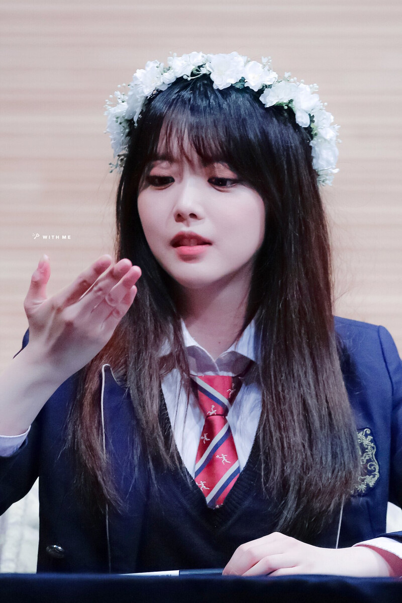 180519 Weki Meki Suyeon at 'Lucky' Gangbyeon Fansign documents 2