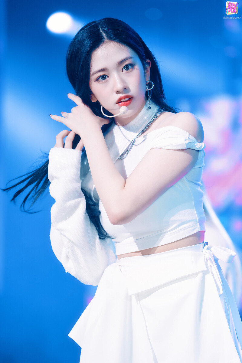 211212 IVE Yujin - "ELEVEN" at Inkigayo documents 20