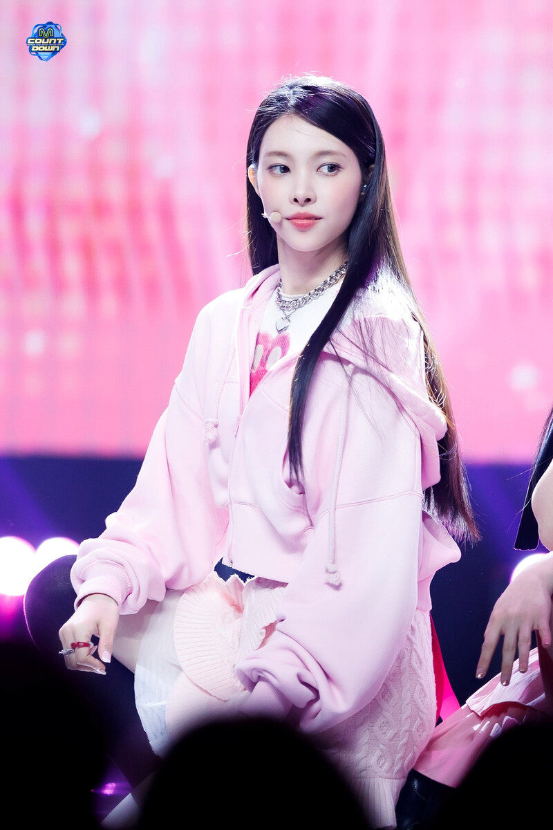 240404 ILLIT Yunah - 'Magnetic' at M COUNTDOWN documents 1