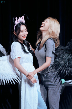 241012 Dreamcatcher SuA & Yoohyeon - SoundWave Fansign