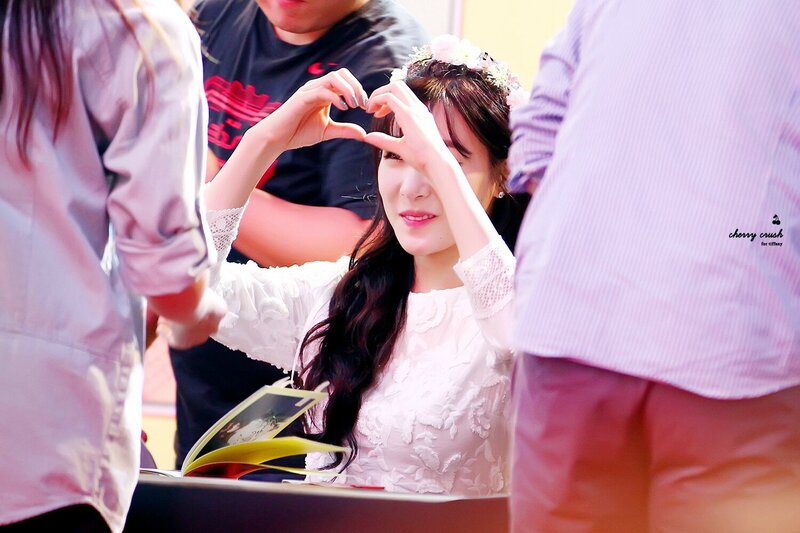 150827 Girls' Generation Tiffany at Lion Heart Daejeon Fansign documents 2